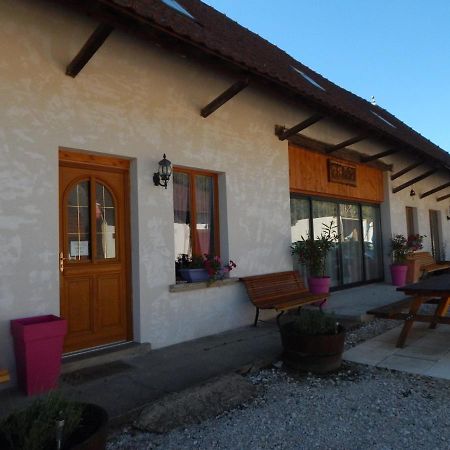 Gite Chez Marcel Et Bea La Chapelle-Saint-Sauveur  المظهر الخارجي الصورة